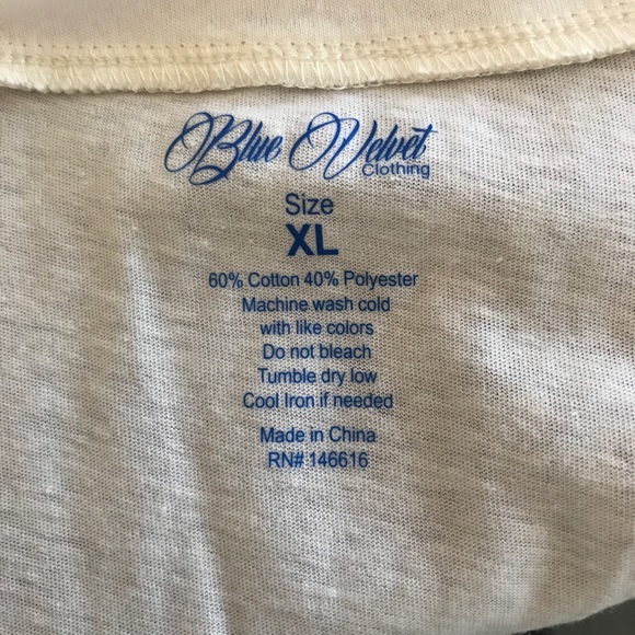 ✨2 left✨ Plus Size Basic V-Neck Tee - Picture 5 of 7